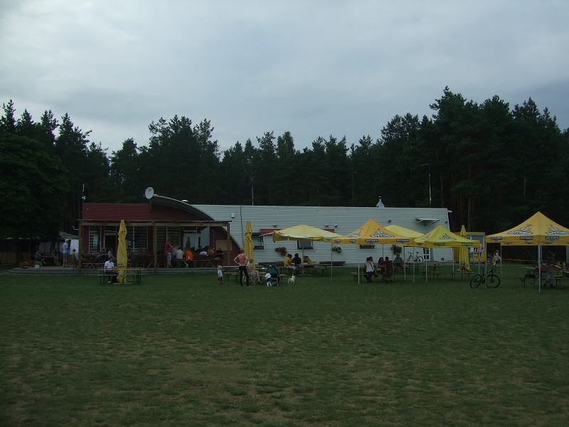 The Clubhouse: small and very friendly with decent food and excellent service