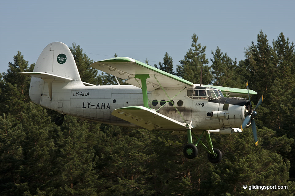 An Antonov gets into the air