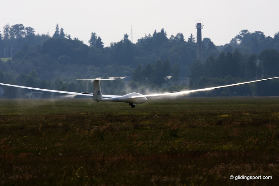 110 coming in to land dumping water