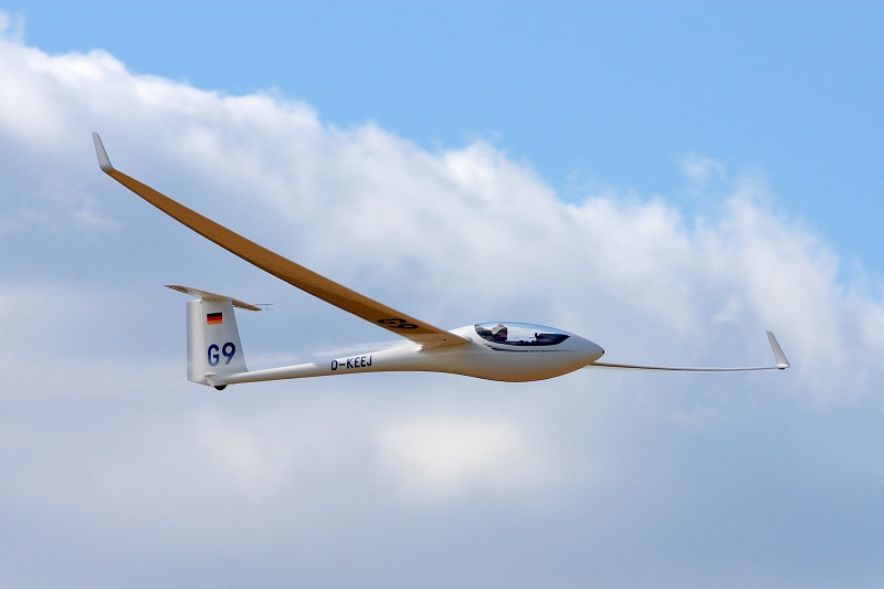 G9 crossing the line to win the Open Class Nationals in 2007 at Lasham